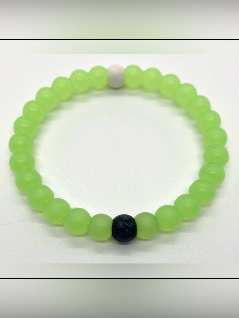 LOKAI Translucent Green Friendship Cause Bangle Bracelet Boho Y2K Summer Beach